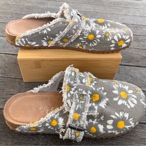 Very G Floral Gray Mules
